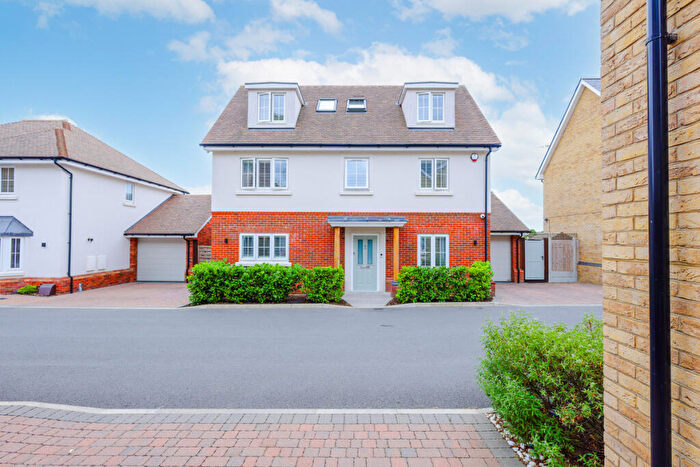 4 Bedroom Detached House For Sale In Chase Mews, Benfleet, SS7