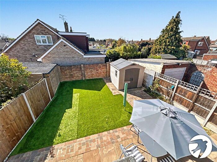 4 Bedroom Semi-Detached House For Sale In Oakley Park, Bexley, DA5