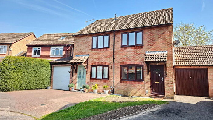 2 Bedroom Semi Detached House For Sale In Pavy Close, Thatcham, RG19