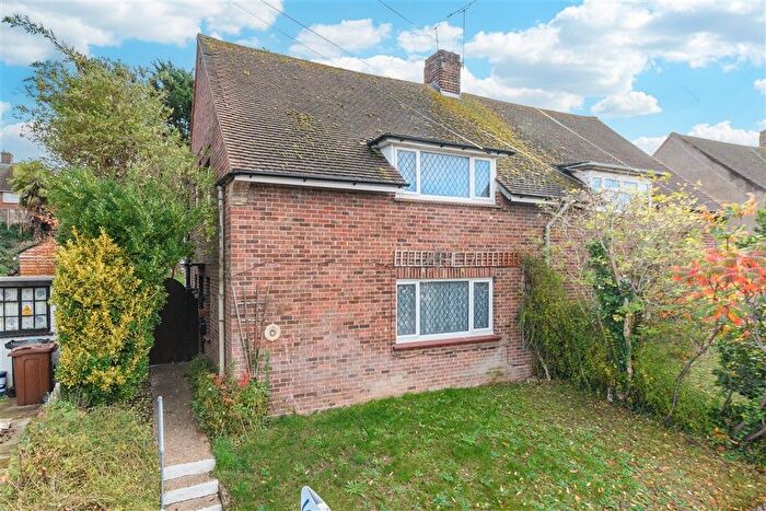 3 Bedroom Semi Detached House For Sale In St. Columba's Close, Gravesend, Kent, DA12