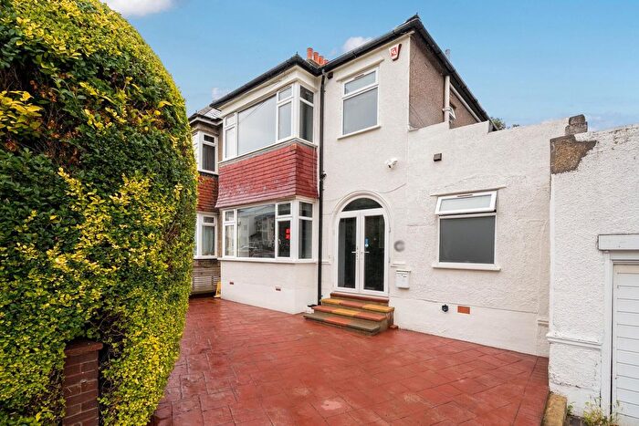 3 Bedroom Semi-Detached House For Sale In Elsiemaud Road, London, SE4