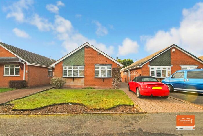 3 Bedroom Bungalow To Rent In Oakenhayes Drive, Brownhills, WS8