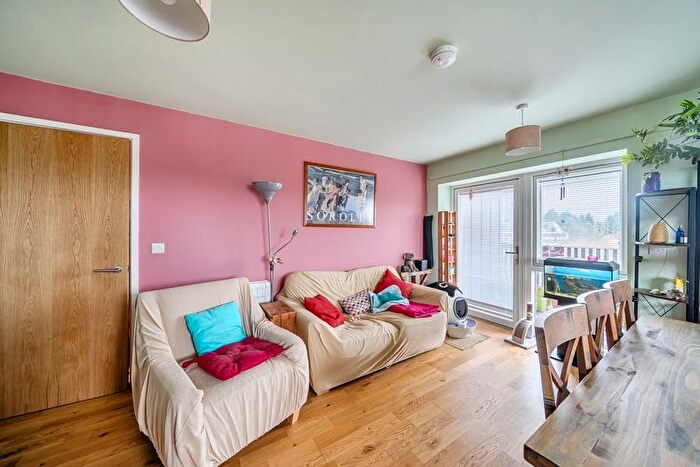 2 Bedroom Flat For Sale In Harefields, Oxford, Oxfordshire, OX2