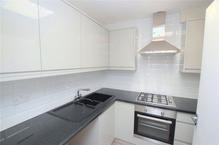2 Bedroom Flat To Rent In High Street, London, SE25