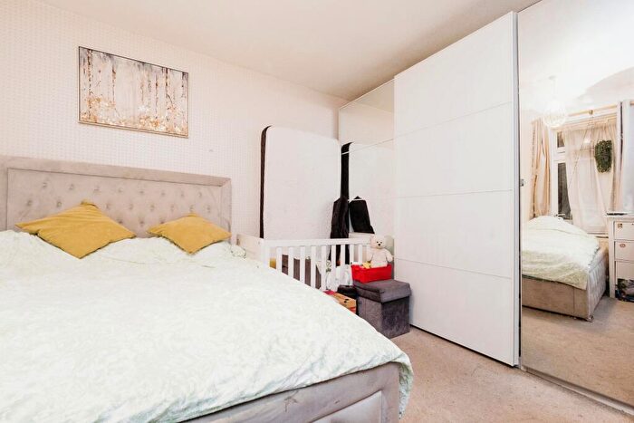 1 Bedroom Flat For Sale In Moore Crescent, Dagenham, Essex, RM9
