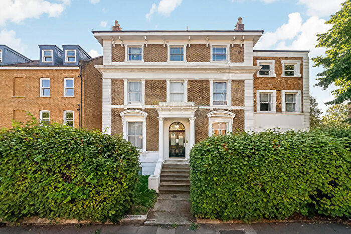 2 Bedroom Flat For Sale In Tyrwhitt Road, London, SE4