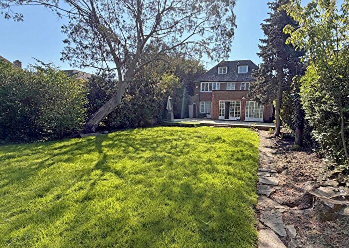 6 Bedroom Detached House To Rent In Chalton Drive, Hampstead Garden Suburb, N2
