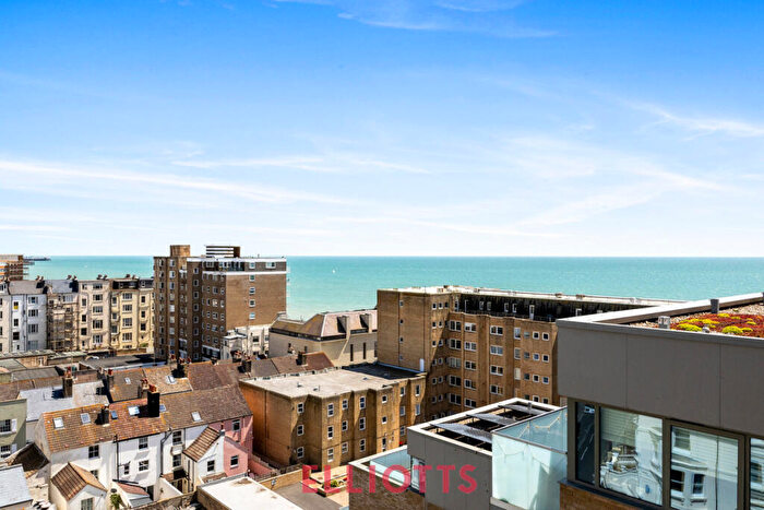 3 Bedroom Apartment For Sale In Kingsway, Hove, BN3