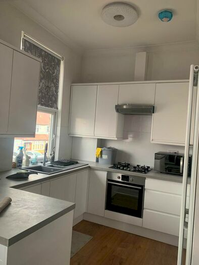 2 Bedroom Flat To Rent In Station Road, London, N3