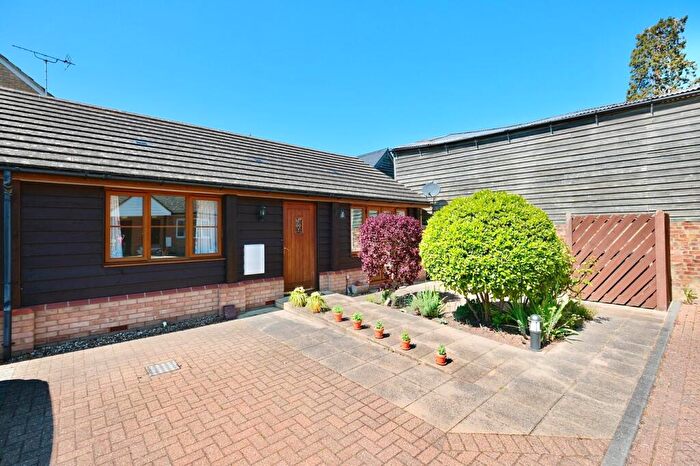 1 Bedroom Bungalow For Sale In Hunts End Court, Buckden, St Neots, PE19