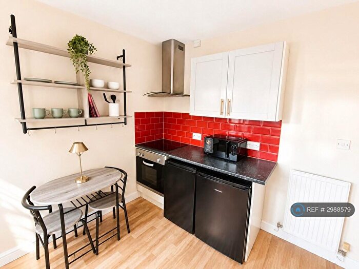 3 Bedroom Flat To Rent In Harvey Goodwin Avenue, Cambridge, CB4