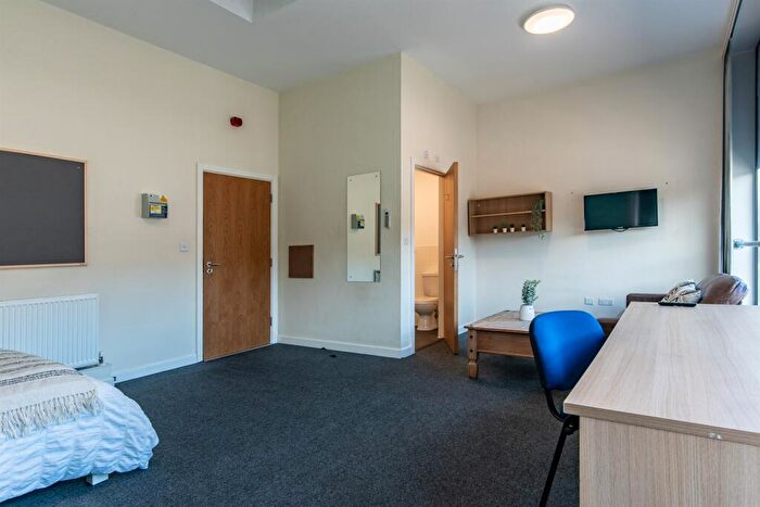 6 Bedroom Apartment To Rent In New Street, NG5