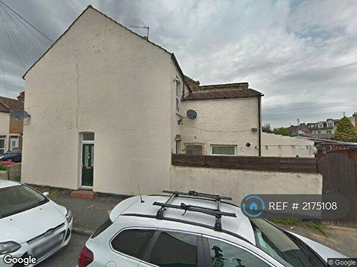 3 Bedroom Terraced House To Rent In Castle Street, Swanscombe, DA10