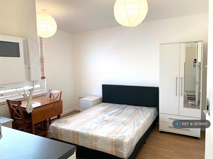 Studio To Rent In Camden, Camden, NW1