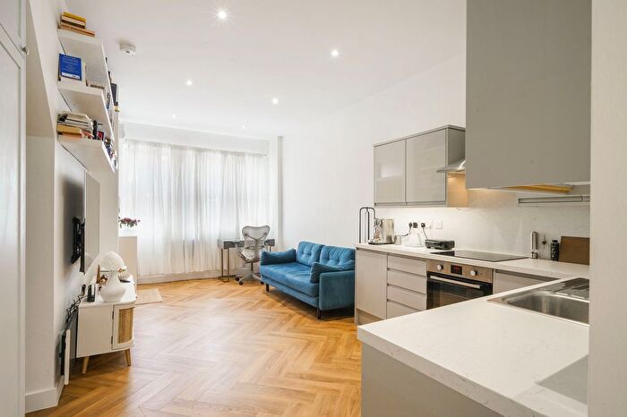 1 Bedroom Flat For Sale In Mount Pleasant Crescent, London, N4