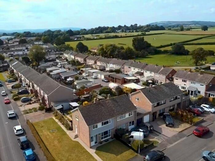 3 Bedroom End Of Terrace House To Rent In Farm View, Taunton, TA2