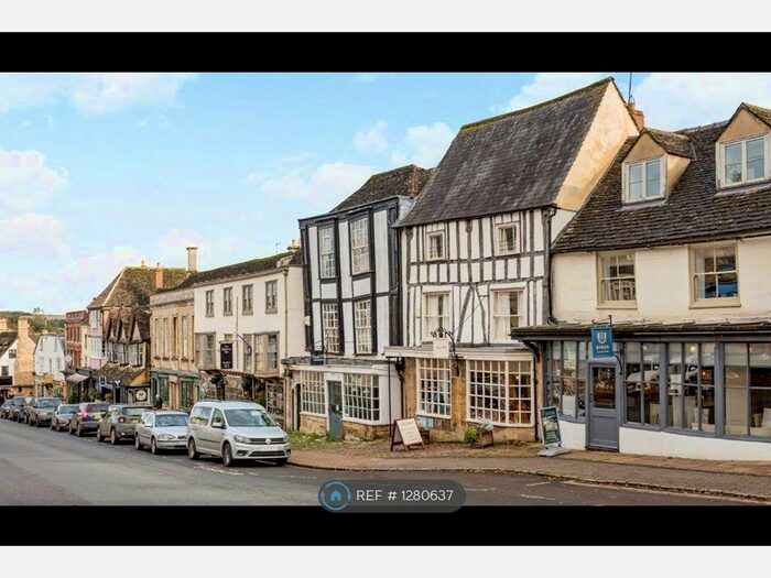 2 Bedroom Flat To Rent In High Street, Burford OX18
