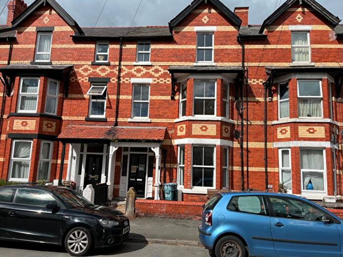 2 Bedroom Apartment For Sale In Flat, Greenfield Road, Colwyn Bay, Conwy, LL29