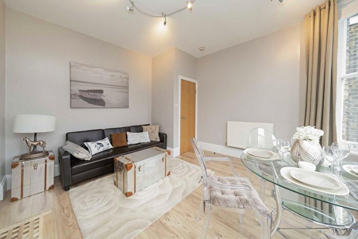 1 Bedroom Flat For Sale In Christchurch Avenue, Mapesbury, London, NW6