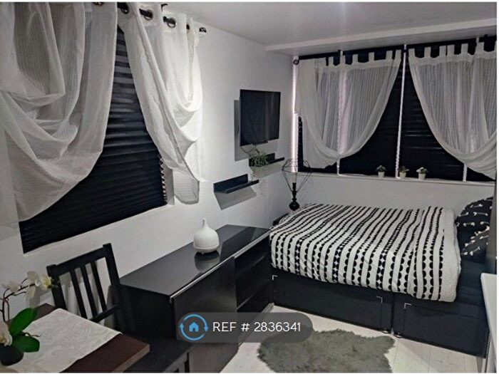 Studio To Rent In Uppingham Gardens, Nottingham, NG2