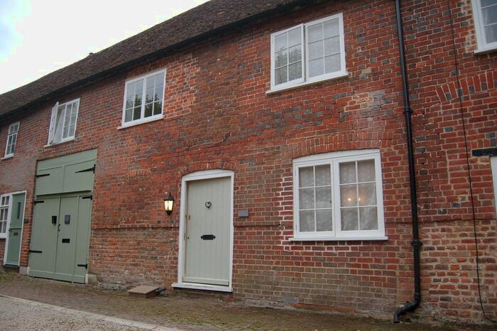 2 Bedroom Mews To Rent In Stablegate Mews, Canterbury CT2