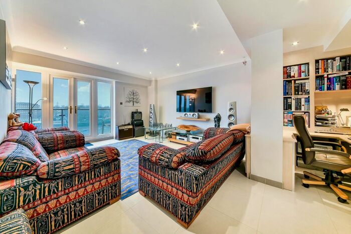 2 Bedroom Flat To Rent In Elm Quay Court, Nine Elms, London, SW8