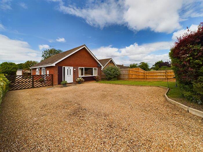 3 Bedroom Bungalow For Sale In Church Close, Hepworth, IP22