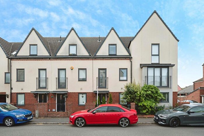 3 Bedroom Town House For Sale In Lyttleton Street, West Bromwich, B70