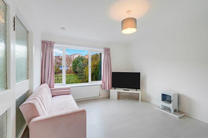 2 Bedroom Semi-Detached House For Sale In Mellerstain Road, Kirkcaldy, KY2