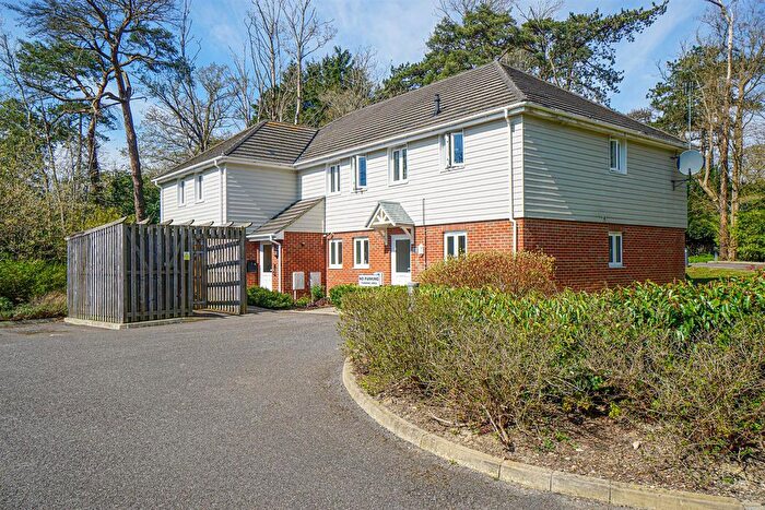 2 Bedroom Flat For Sale In Kings Wood Gate, St. Leonards-On-Sea, TN37