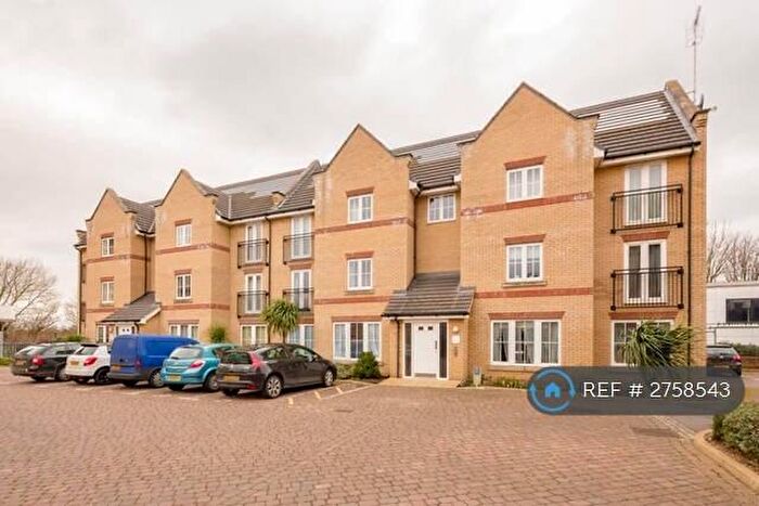 2 Bedroom Flat To Rent In Grebe Court, Cambridge, CB5