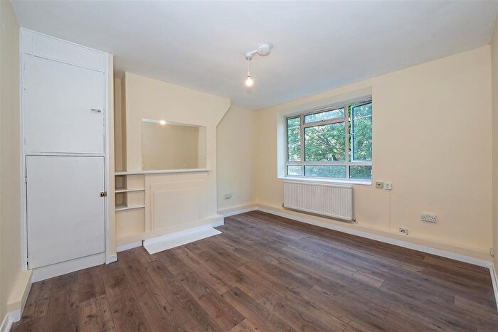 3 Bedroom Flat To Rent In Wolfe House, White City, W12