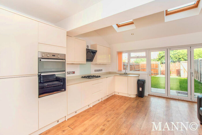 4 Bedroom Semi-Detached House To Rent In Eltham Road, Lee, SE12