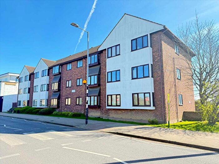 1 Bedroom Apartment For Sale In The Ospreys, Leigh Road, Leigh On Sea, SS9