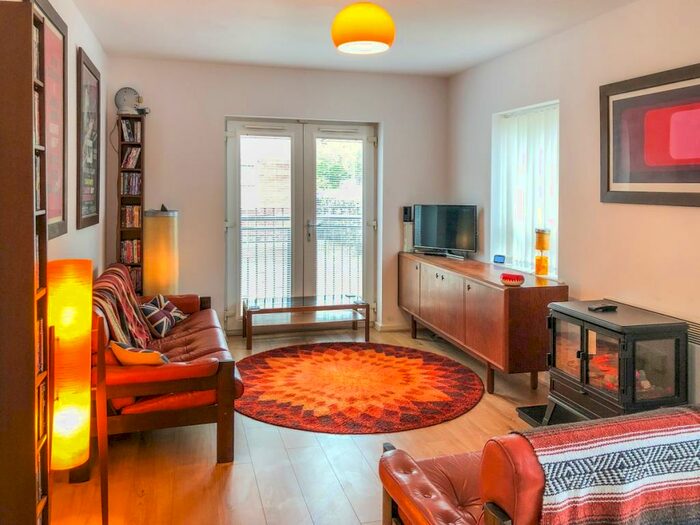 2 Bedroom Flat To Rent In Georgia Avenue, M20