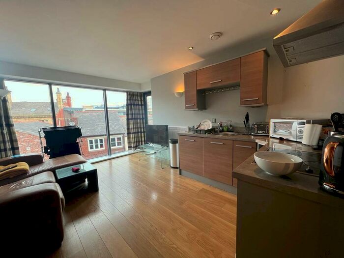 1 Bedroom Apartment To Rent In Waterloo Court, Leeds City Centre, LS10