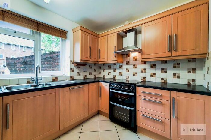 3 Bedroom Flat To Rent In Blaney Crescent, London, E6