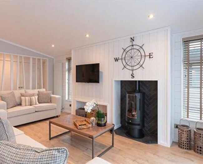 2 Bedroom Lodge For Sale In Prestige Casa Di Lusso, Cotswold Hills Country Park, Hook Norton Road, Chipping Norton, Oxfordshire, OX7