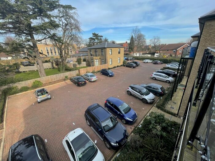 2 Bedroom Flat To Rent In Huguenot Drive, Palmers Green, N13