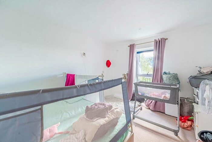 2 Bedroom Flat To Rent In Howard Road, Stanmore, HA7