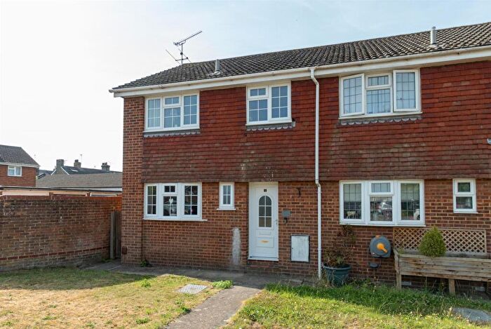 3 Bedroom Semi-Detached House For Sale In Nelson Road, Wouldham, ME1