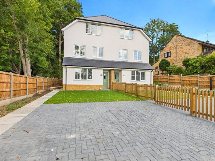 Semi-Detached House To Rent In Brambletye Park Road, Redhill, Surrey, RH1