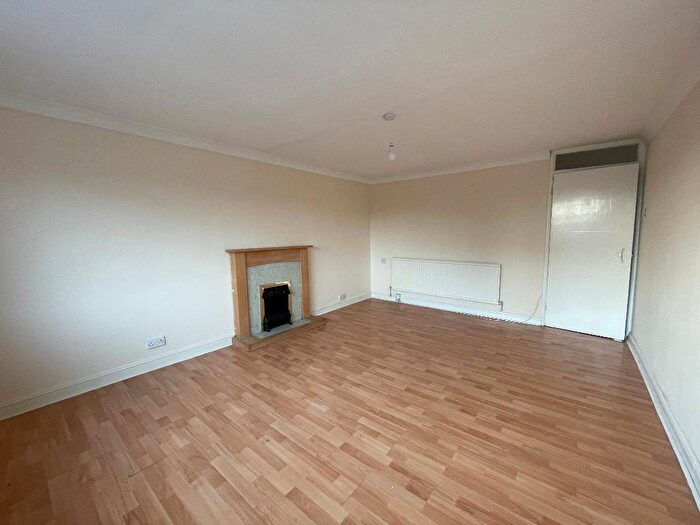 2 Bedroom Apartment For Sale In Sundon Park Parade, Sundon Park, Luton, Bedfordshire, LU3