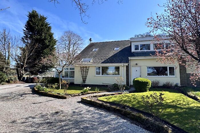 4 Bedroom Semi-Detached Bungalow For Sale In Combs Road, Chapel-En-Le-Frith, High Peak, SK23