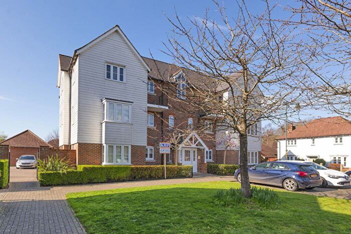 2 Bedroom Apartment For Sale In Amber Lane, Kings Hill, ME19