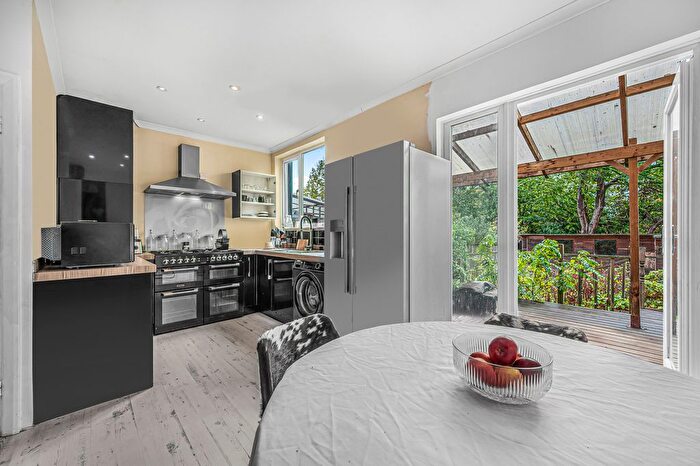 3 Bedroom End Terrace House For Sale In Bramdean Crescent, London, SE12