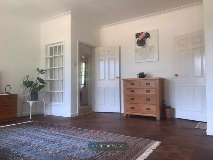 2 Bedroom Flat To Rent In Vanbrugh Fields, London, SE3