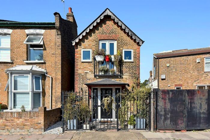 1 Bedroom Detached House To Rent In Bective Road, Forest Gate, London E7