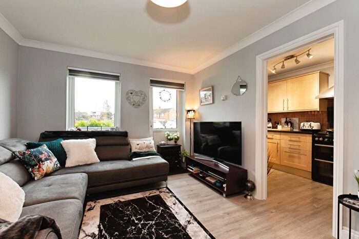 2 Bedroom Flat For Sale In Grovelands, West Molesey, Surrey, KT8