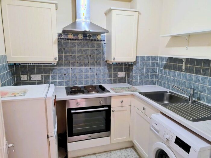 2 Bedroom Flat To Rent In Wimborne Road, Winton, Bournemouth, BH9